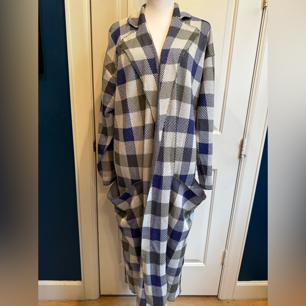 Uterqüe sweater coat in oversized buffalo plaid.